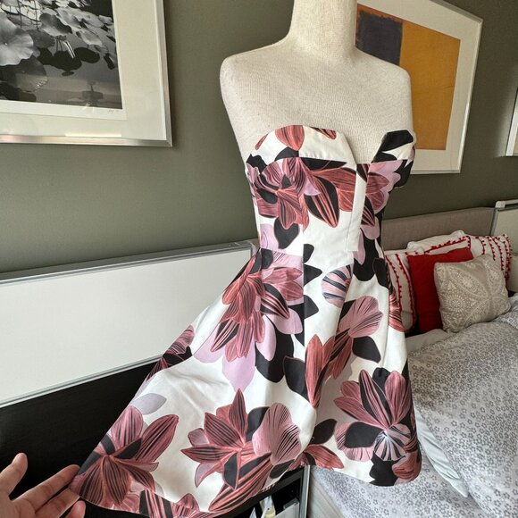 - Keepsake Divide Dress Strapless in Collage Floral Revolve Party Cocktails XS - Picture 9 of 12